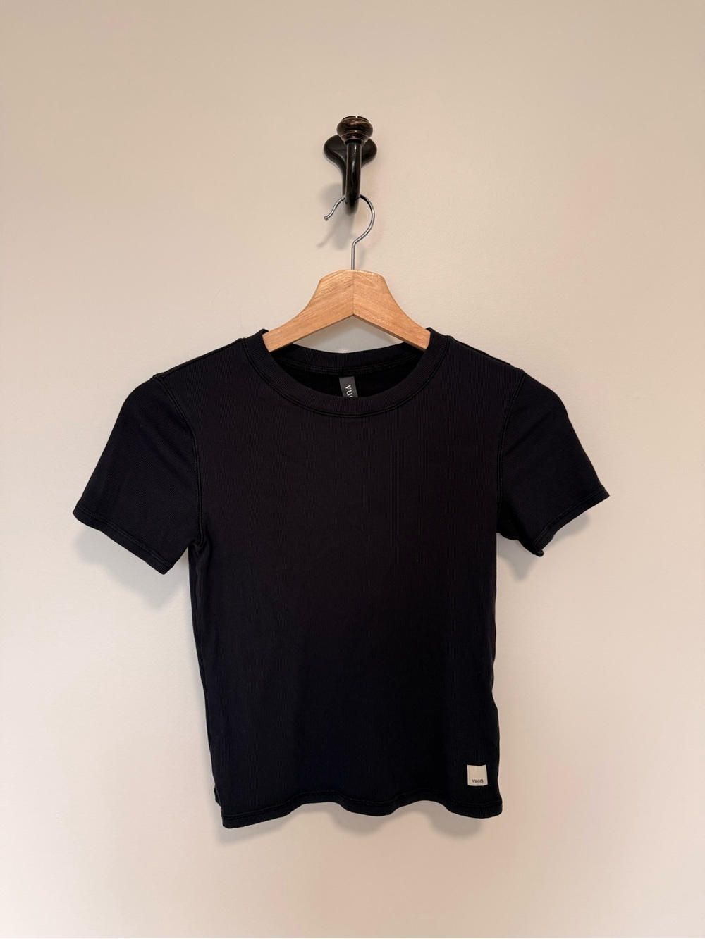 Vuori Women’s Classic Black Crewneck Short-Sleeve Shirt — Size Small